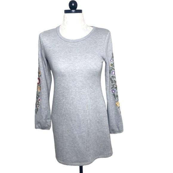 Francesca’s Ayla Grey  Embroidered Sleeve Sweatshirt Dress -Size Small - Picture 1 of 7